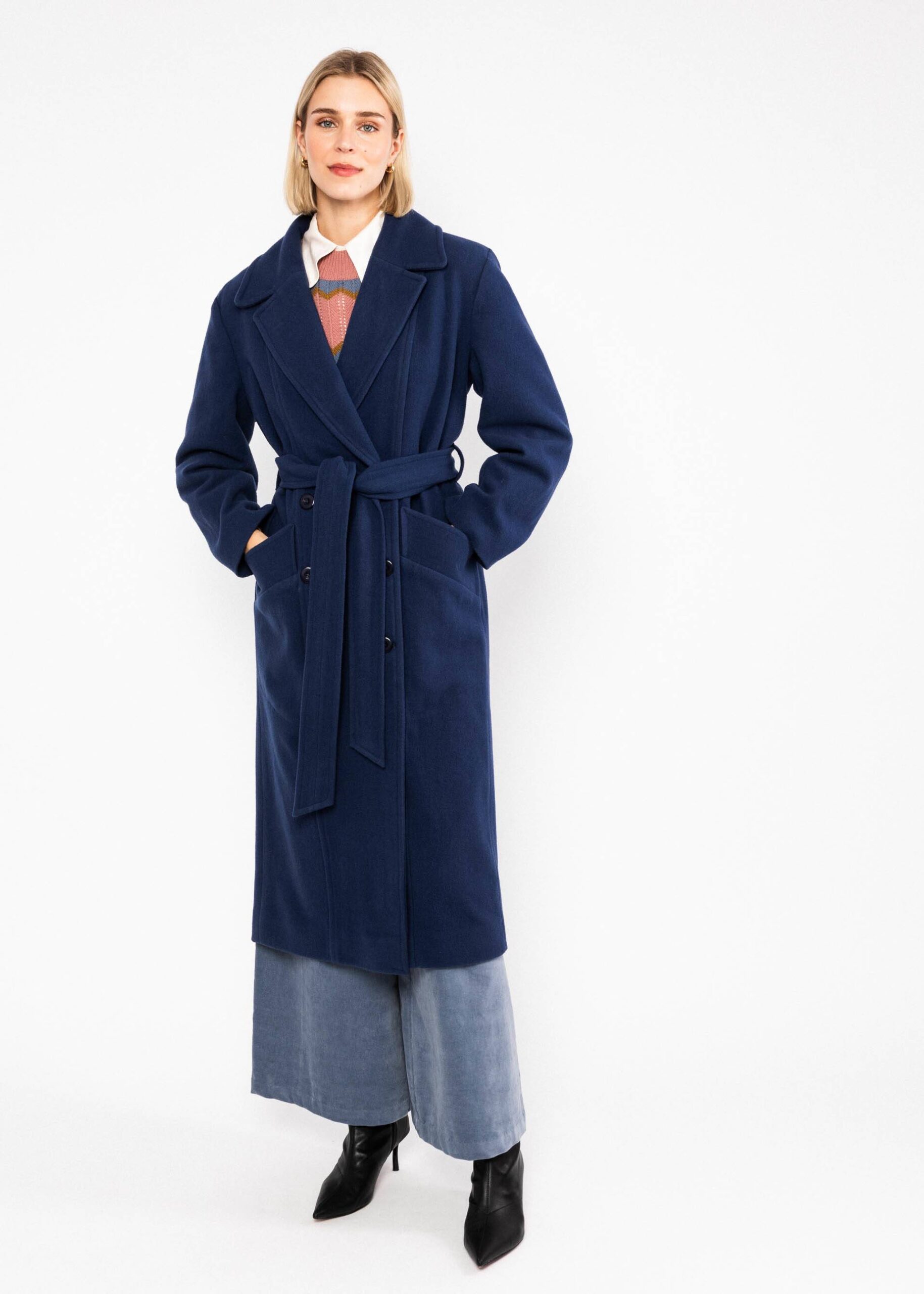 blutsgeschwister_the_willowmere_sassy_wool_blue_jacken_m_ntel_blau_196687_387259