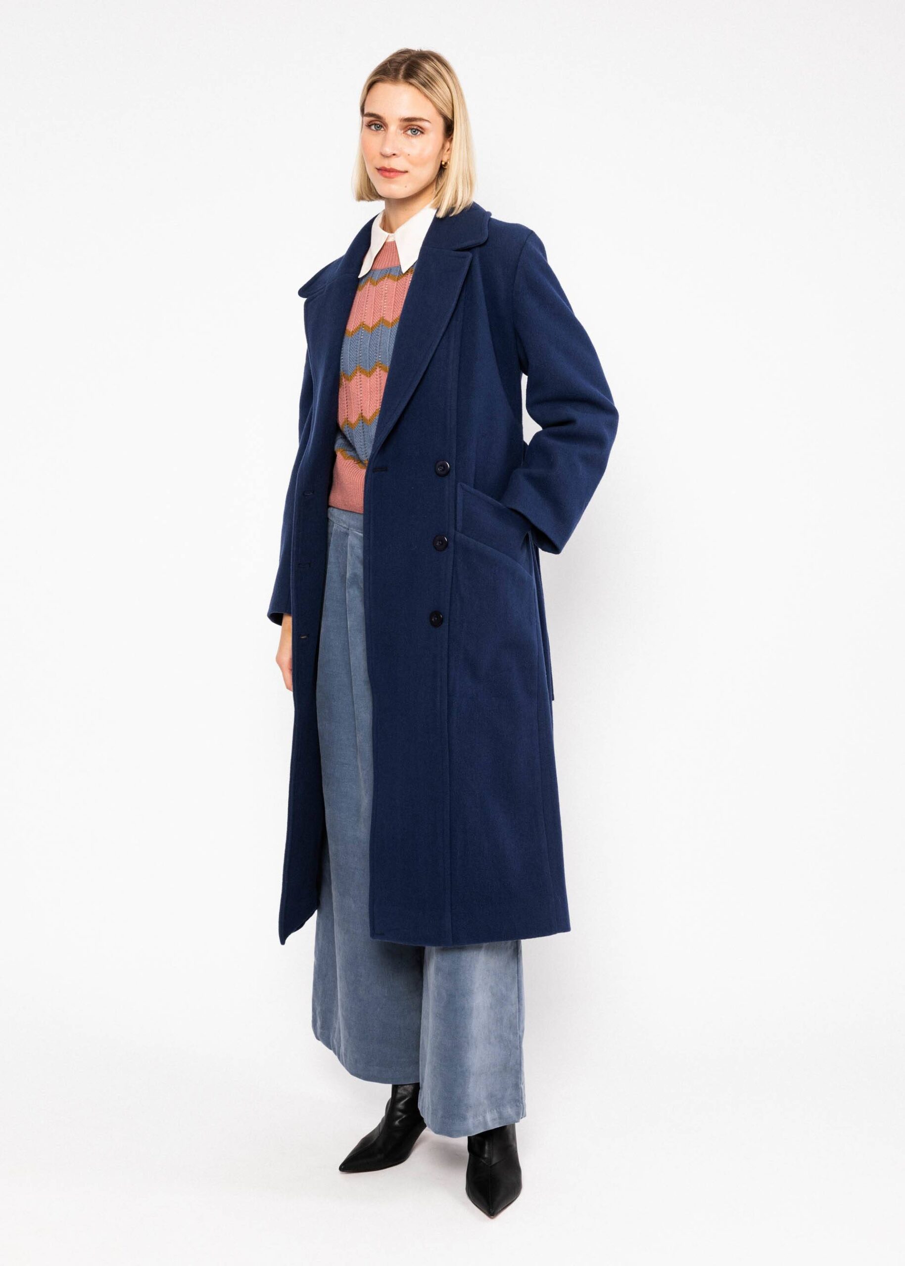 blutsgeschwister_the_willowmere_sassy_wool_blue_jacken_maentel_blau_196687_435010